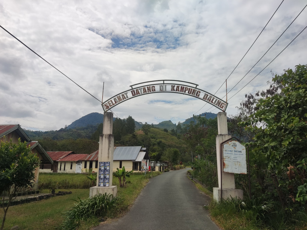 Garda kampung Daling.